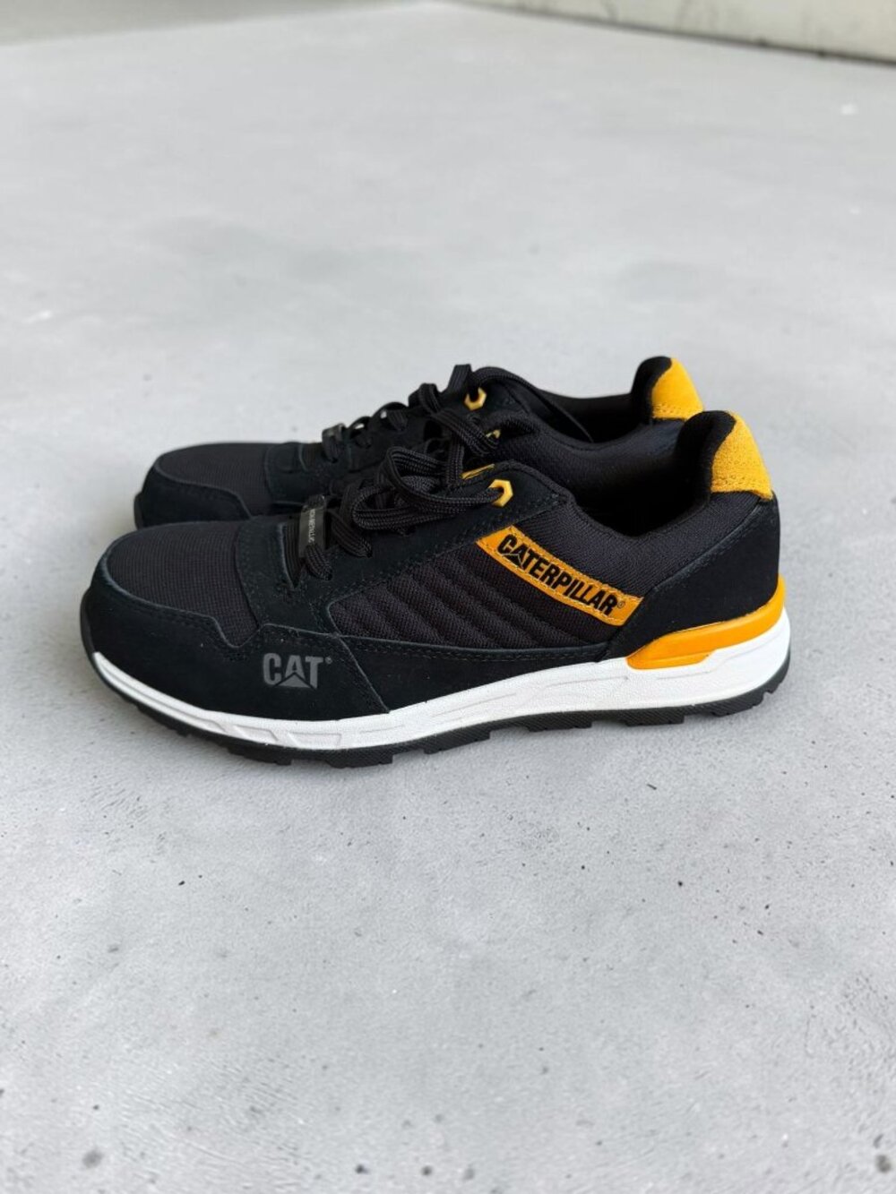 CATERPILLAR Men’s Black Yellow Sneakers Size 8.5
